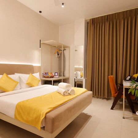 Hotel Varuna Váránaszi Kültér fotó