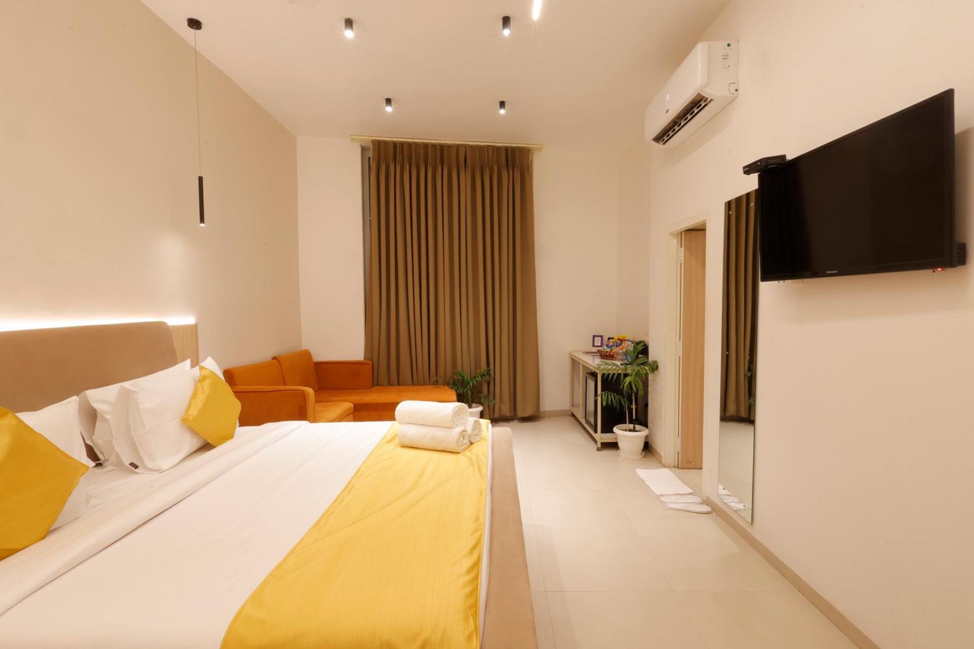 Hotel Varuna Váránaszi Kültér fotó