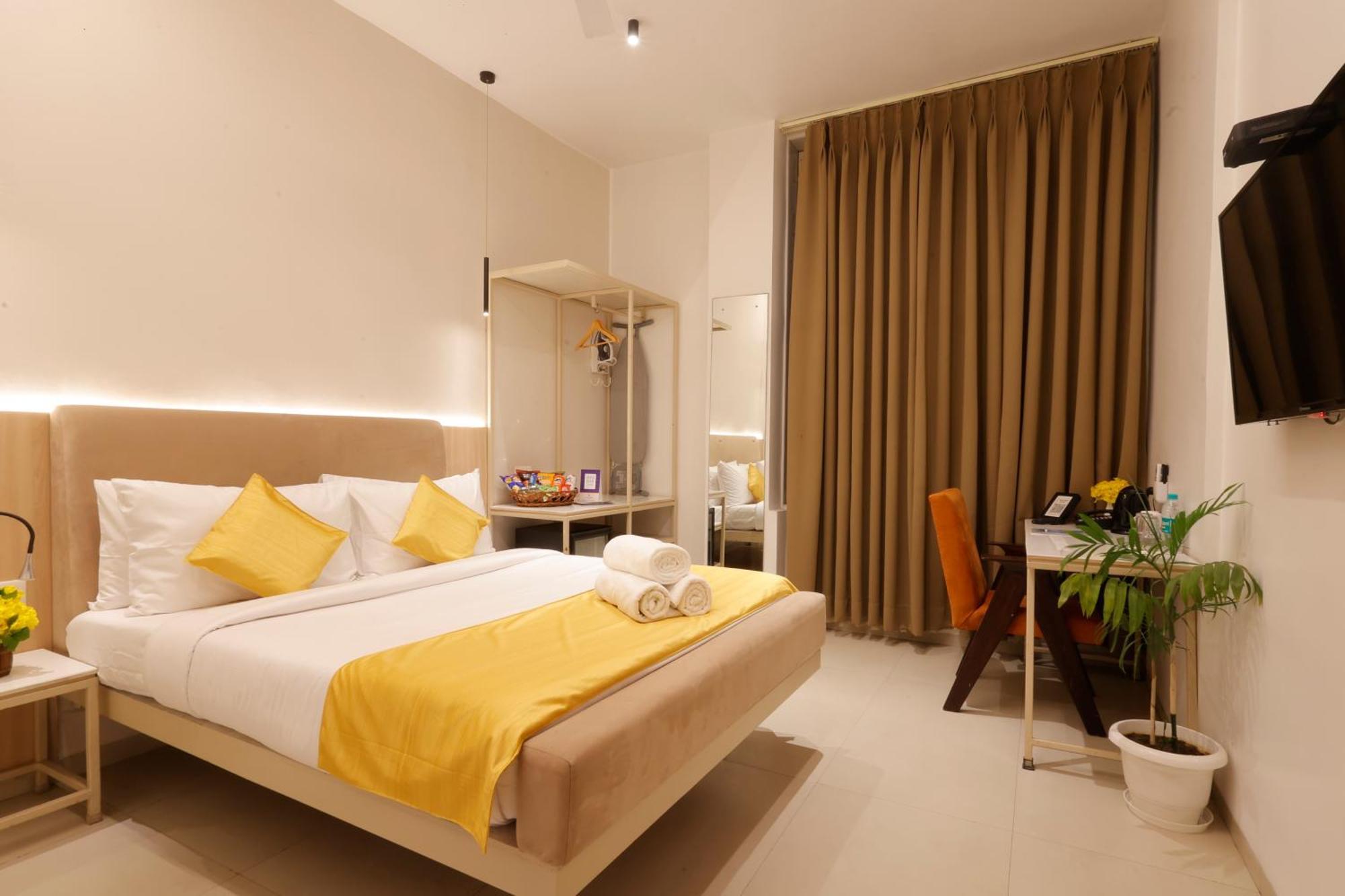 Hotel Varuna Váránaszi Kültér fotó