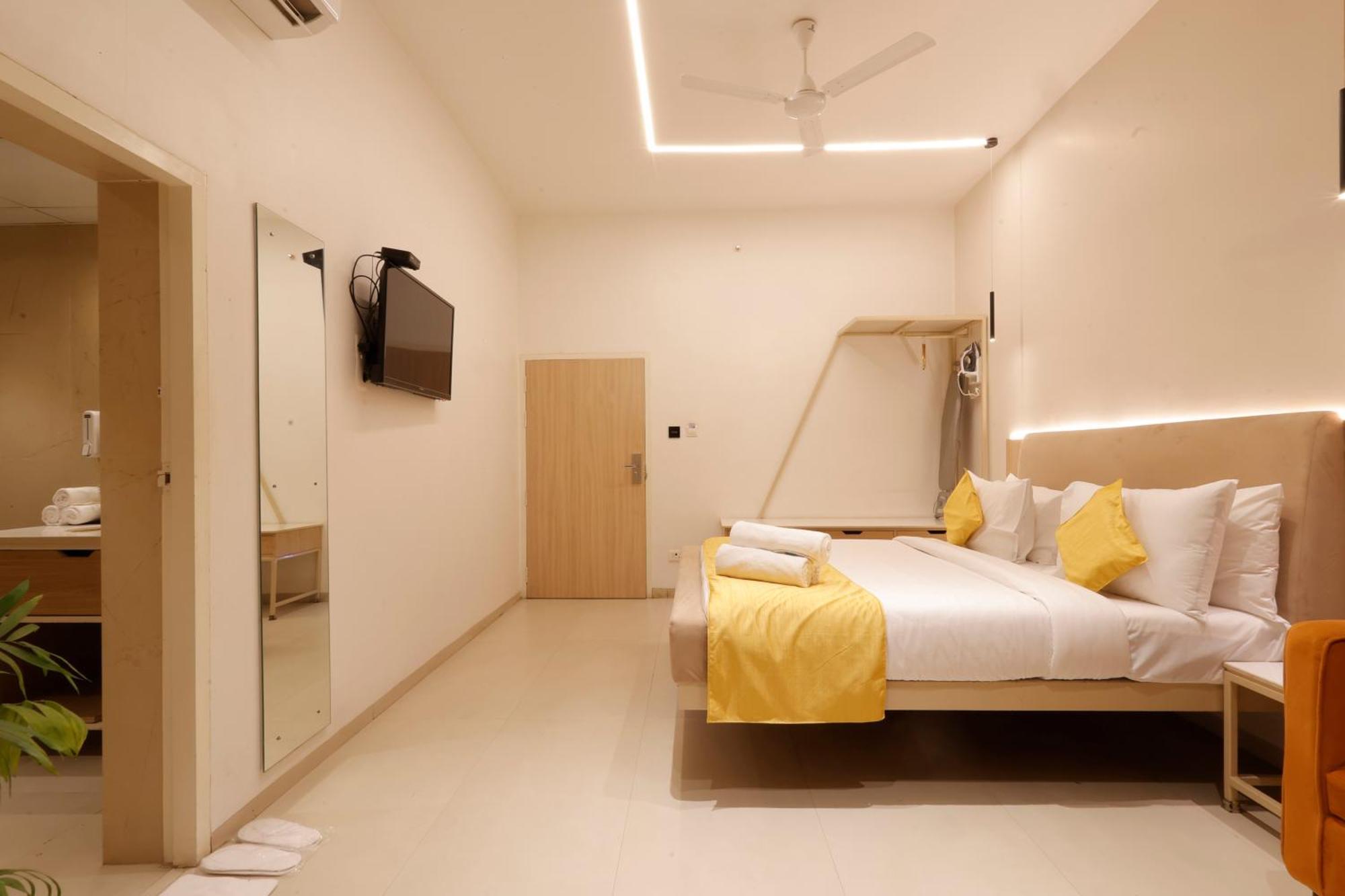 Hotel Varuna Váránaszi Kültér fotó