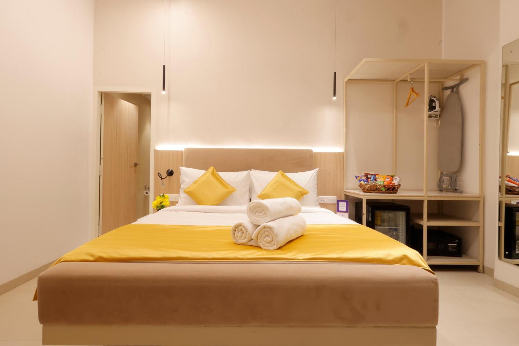 Hotel Varuna Váránaszi Kültér fotó