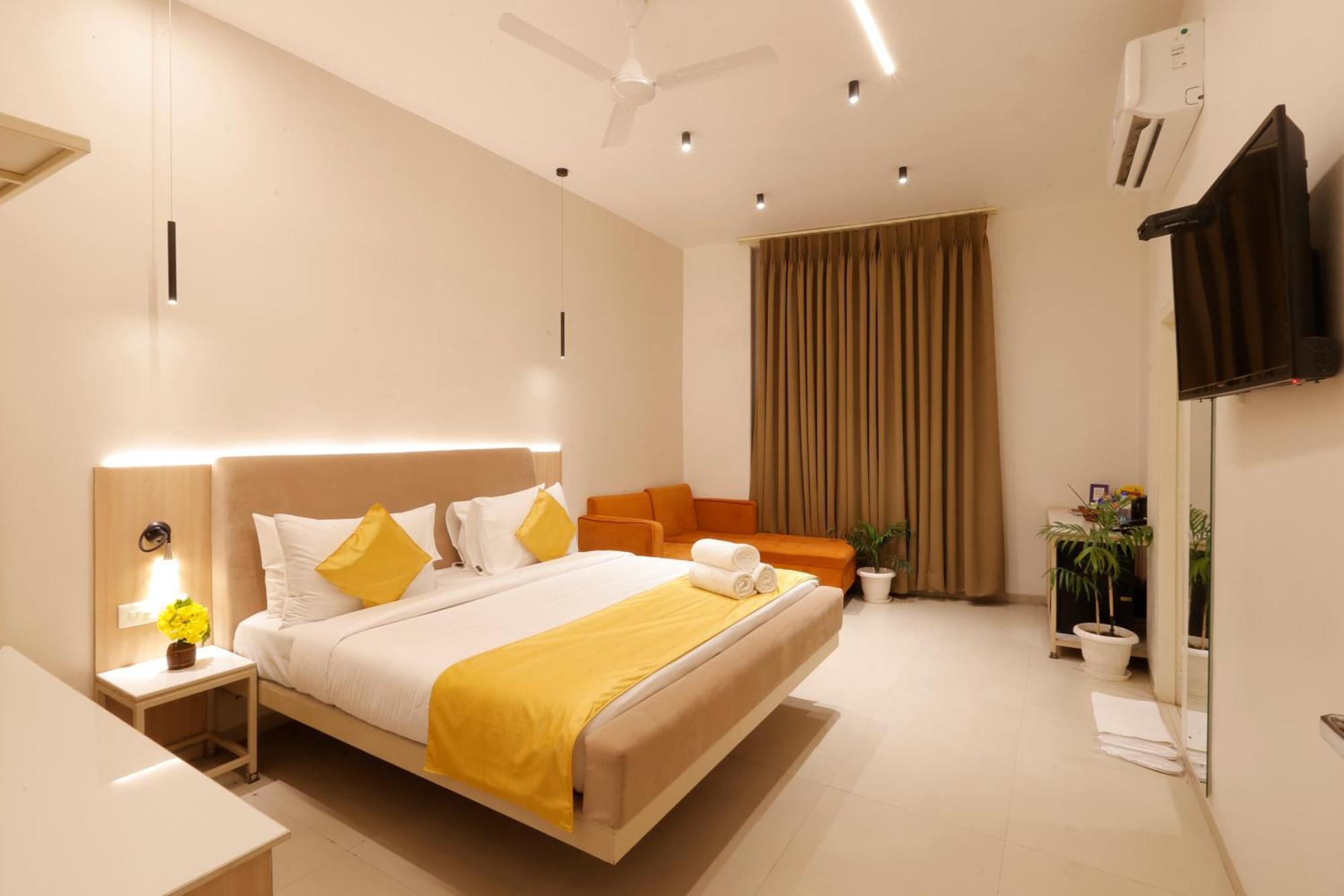 Hotel Varuna Váránaszi Kültér fotó
