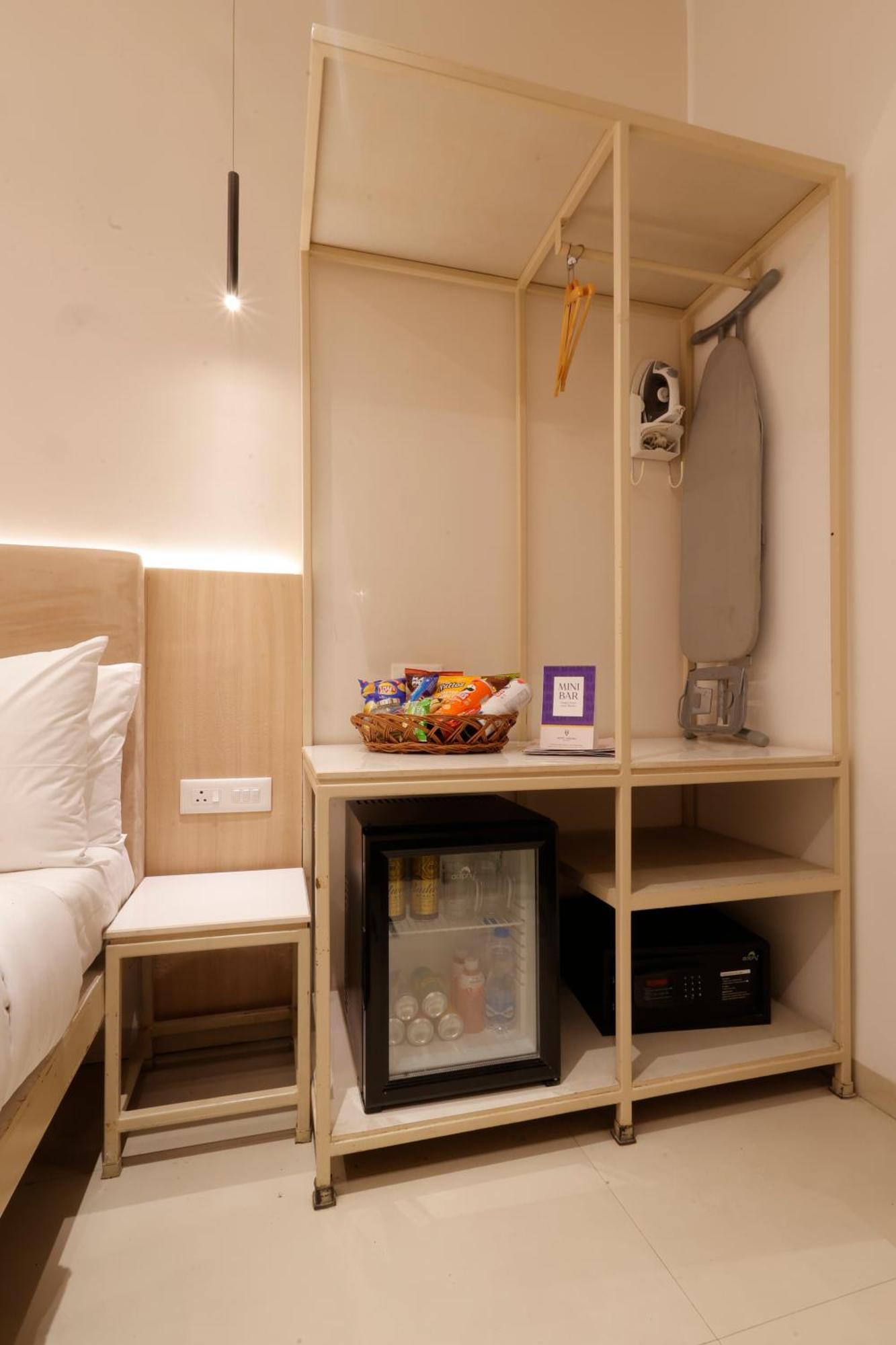 Hotel Varuna Váránaszi Kültér fotó