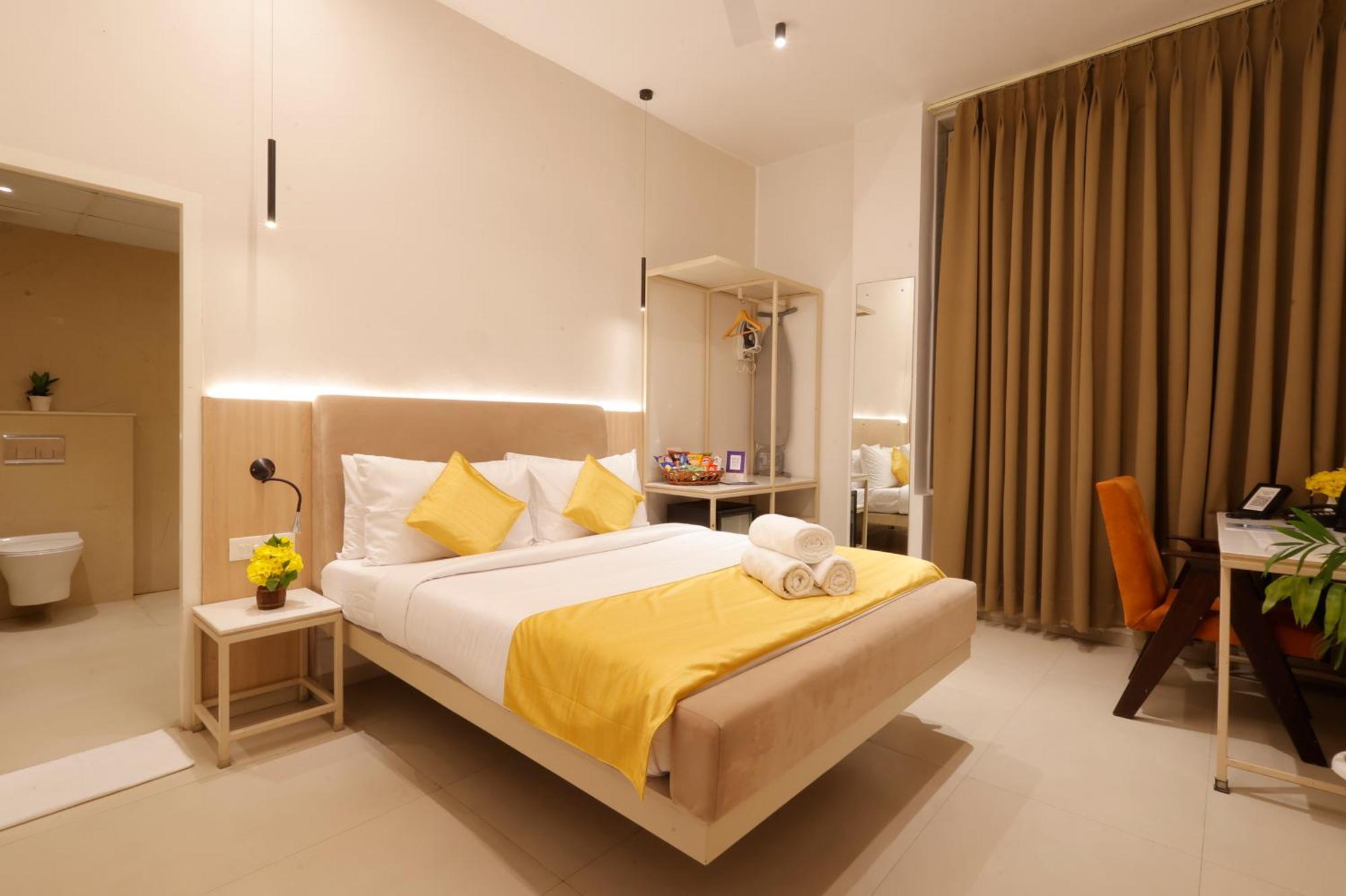 Hotel Varuna Váránaszi Kültér fotó