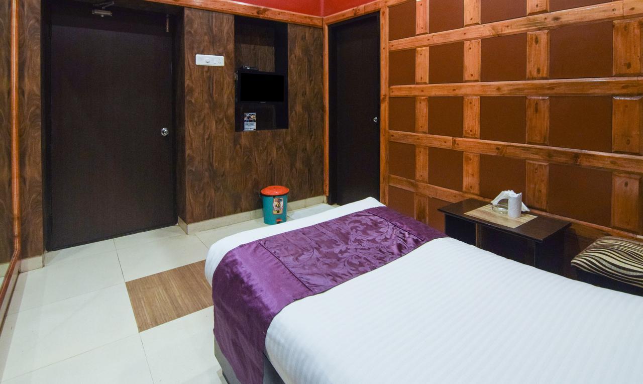 Hotel Varuna Váránaszi Kültér fotó