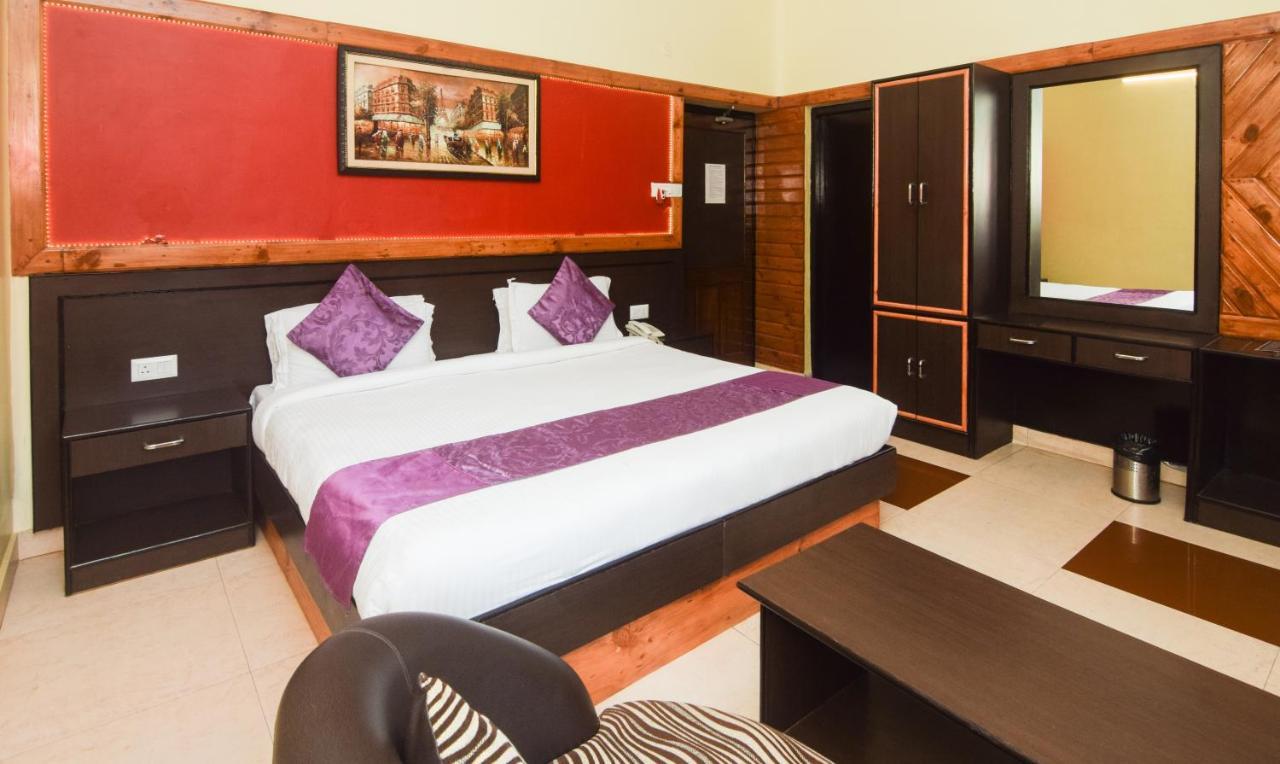 Hotel Varuna Váránaszi Kültér fotó