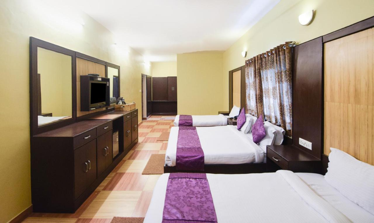 Hotel Varuna Váránaszi Kültér fotó