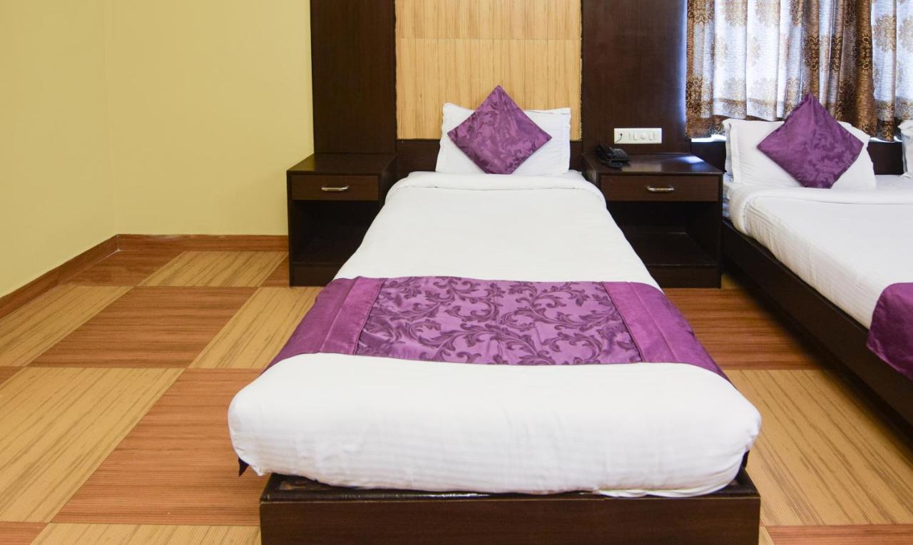 Hotel Varuna Váránaszi Kültér fotó