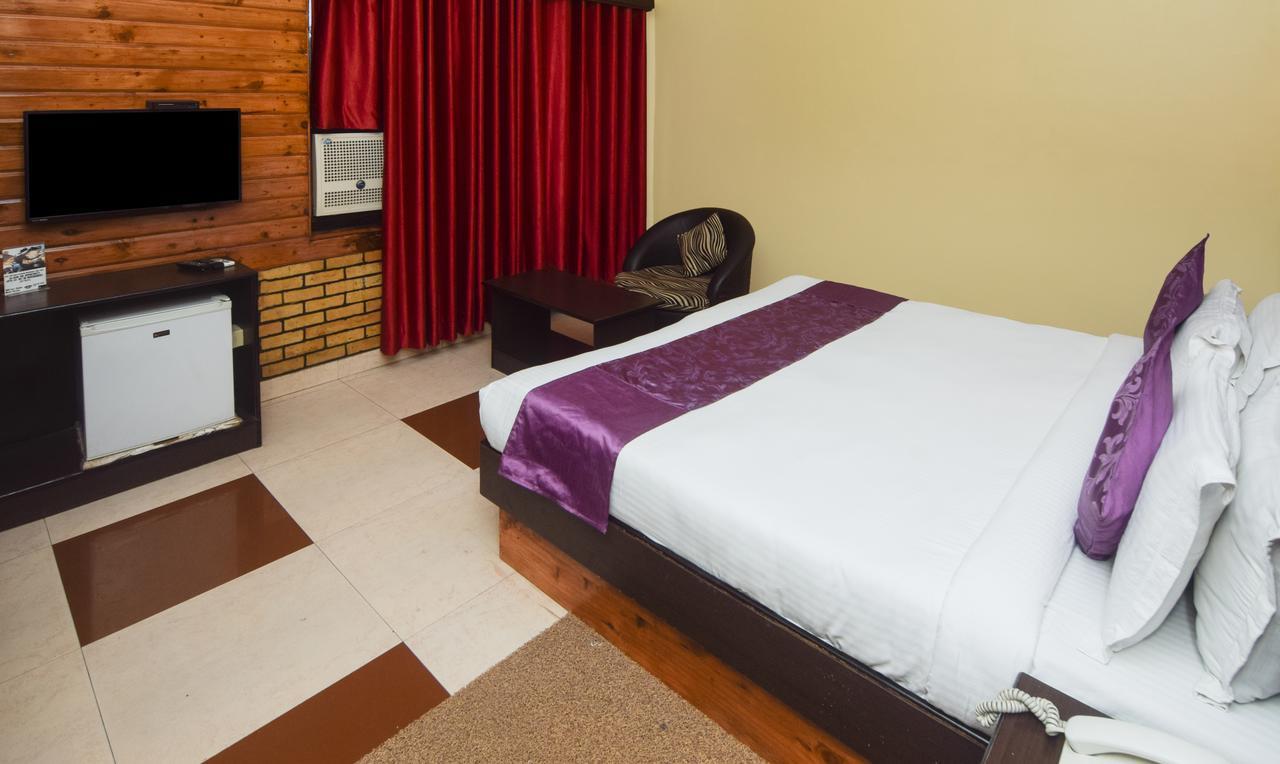Hotel Varuna Váránaszi Kültér fotó