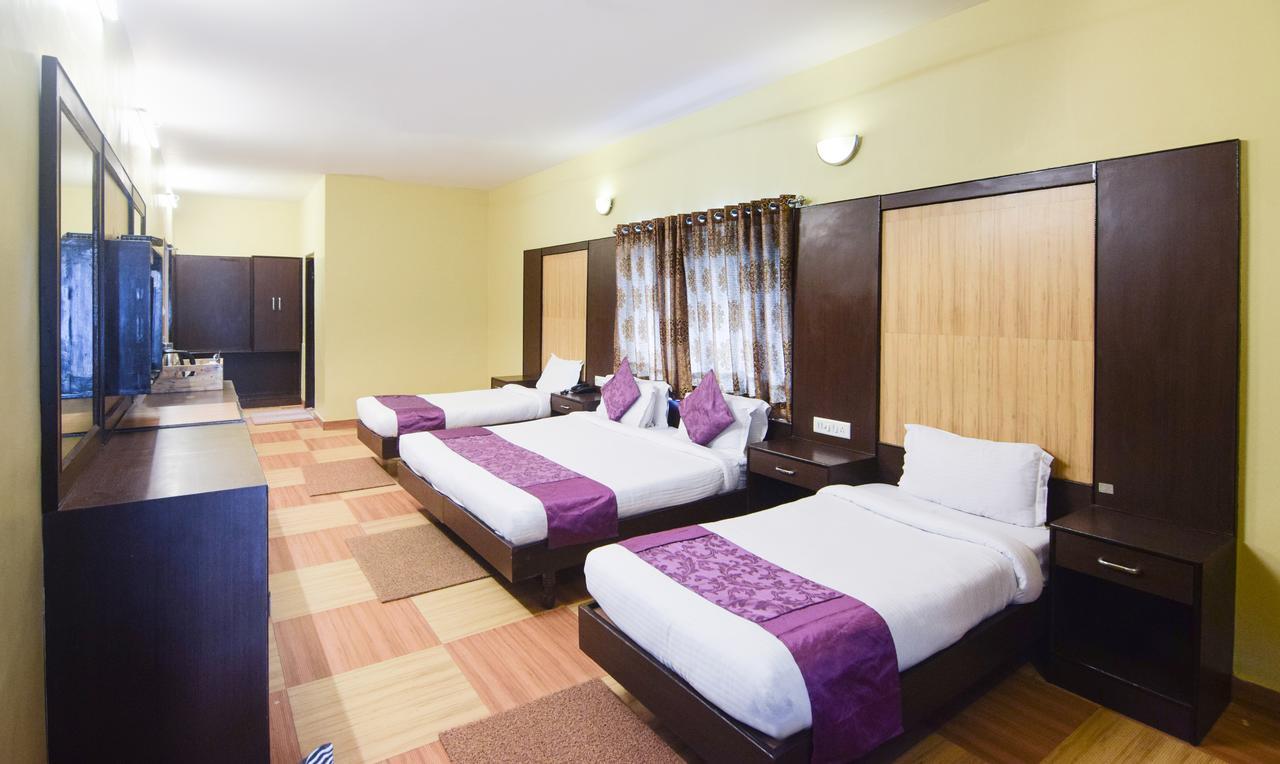 Hotel Varuna Váránaszi Kültér fotó