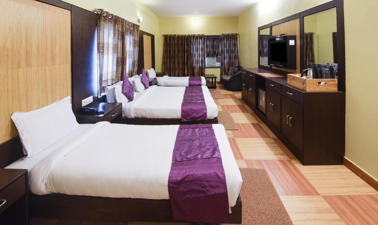 Hotel Varuna Váránaszi Kültér fotó