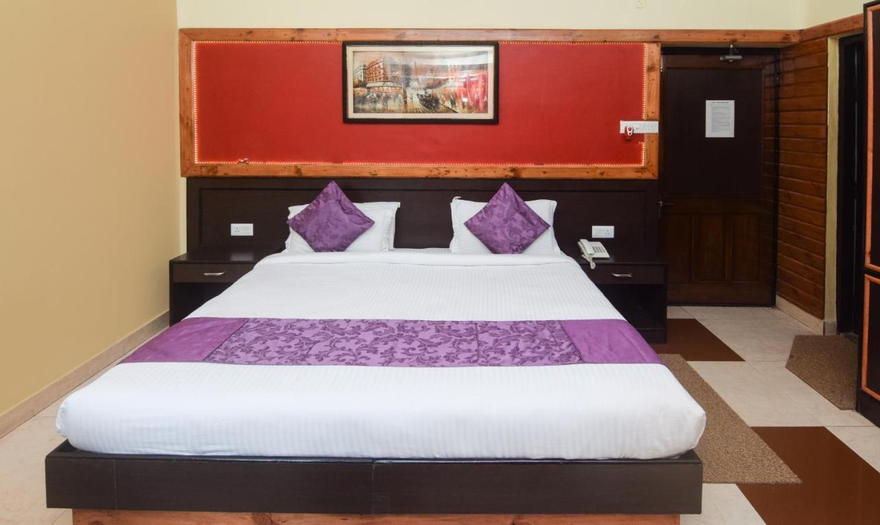 Hotel Varuna Váránaszi Kültér fotó