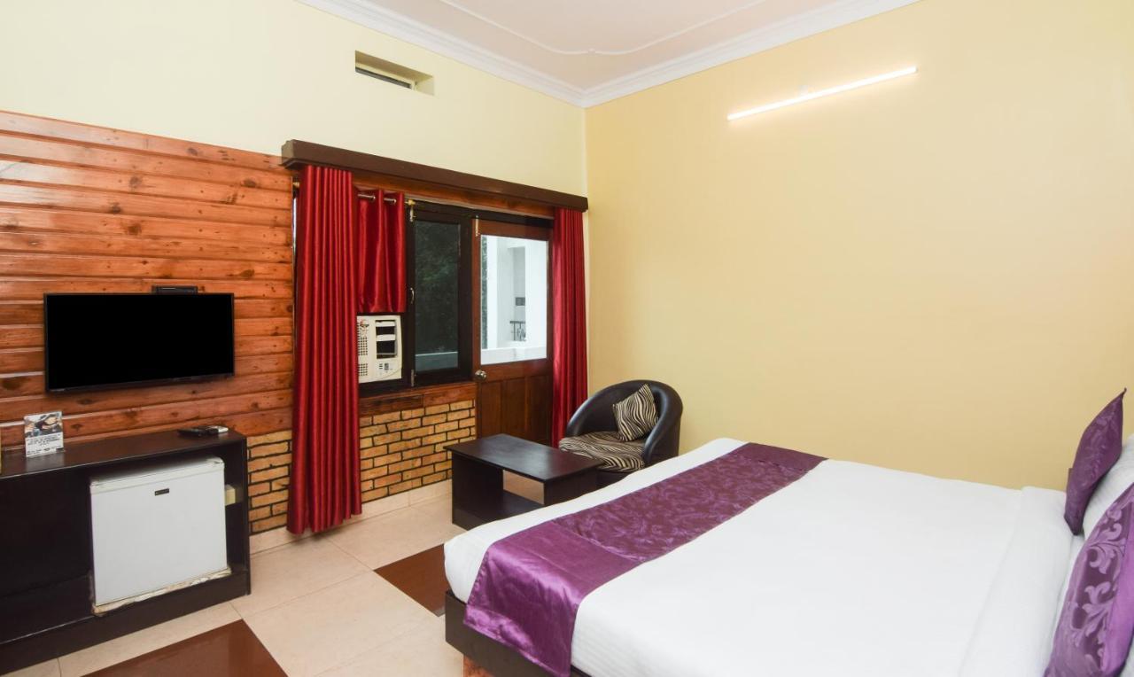 Hotel Varuna Váránaszi Kültér fotó