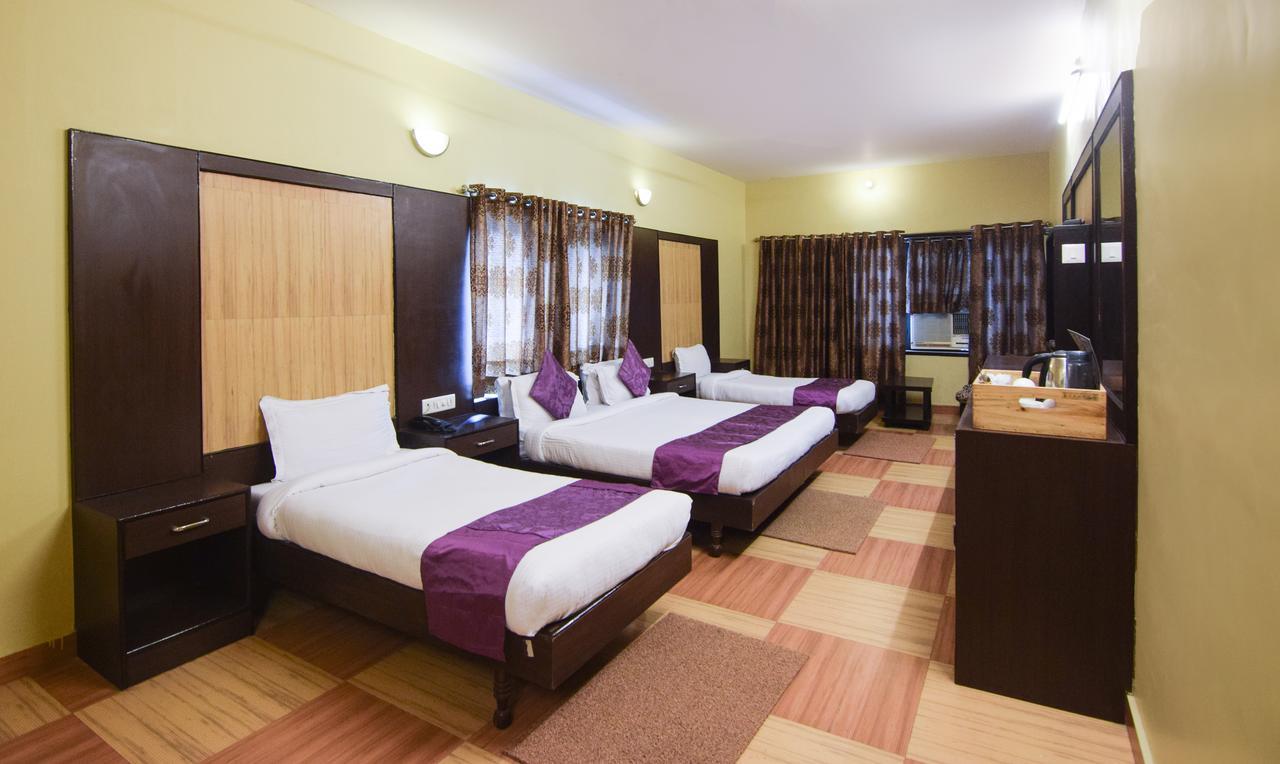 Hotel Varuna Váránaszi Kültér fotó