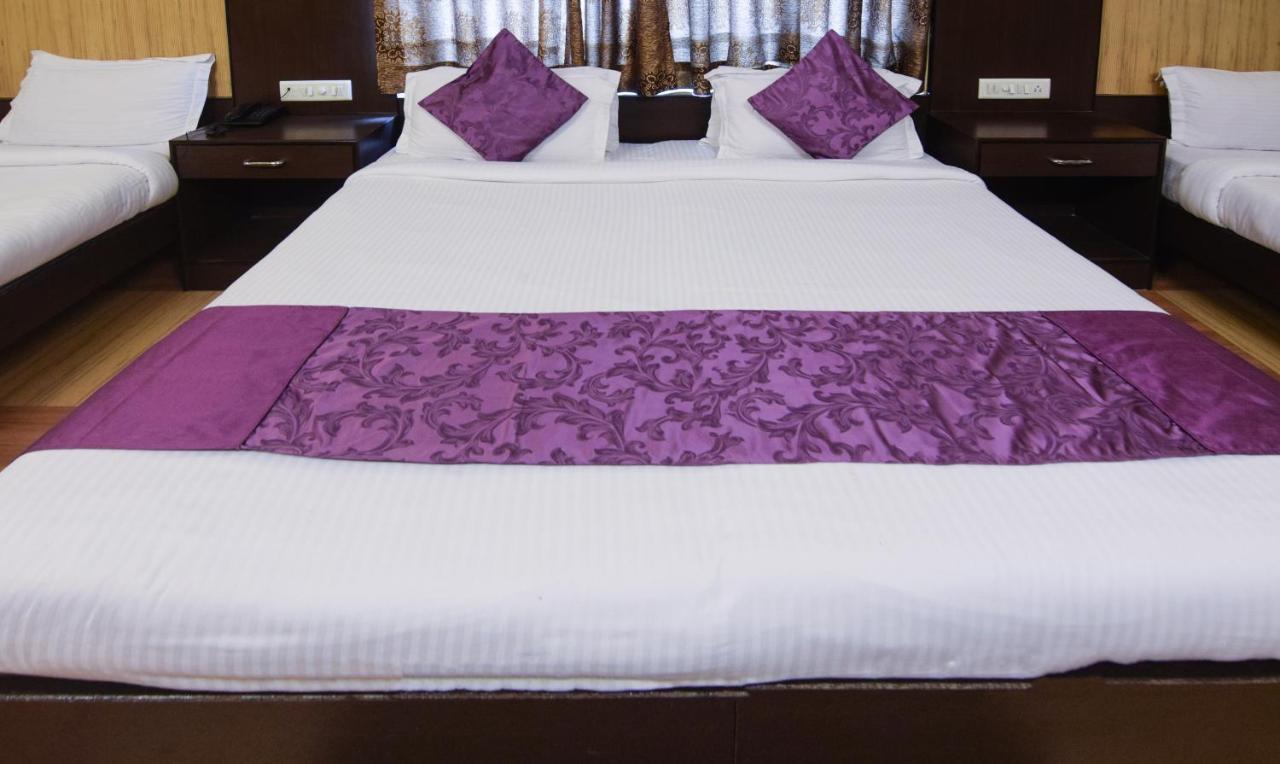 Hotel Varuna Váránaszi Kültér fotó