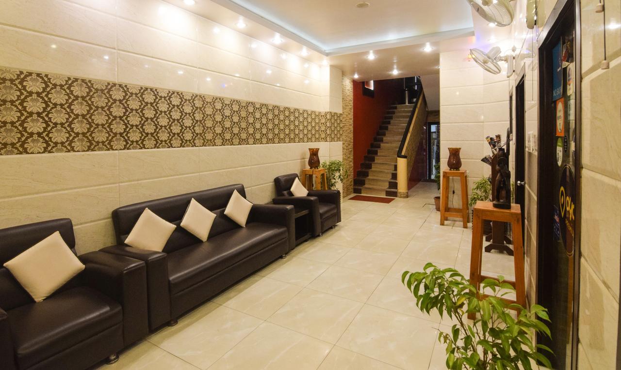 Hotel Varuna Váránaszi Kültér fotó